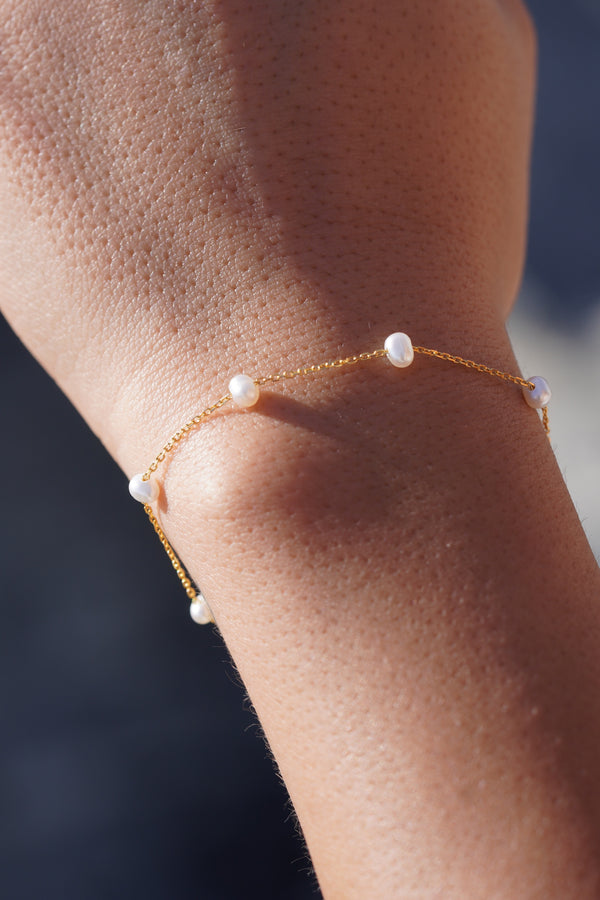 Dana Pearl Bracelet