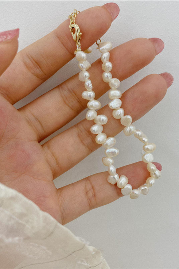 Uneven pearl necklace on sale